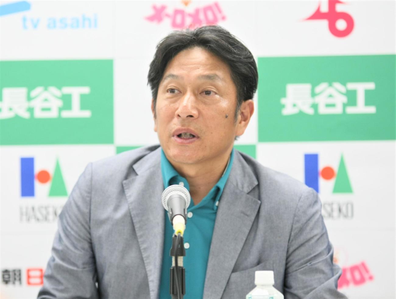 全日本大学駅伝の監督会見に登壇した青学大・原晋監督（撮影・藤塚大輔）