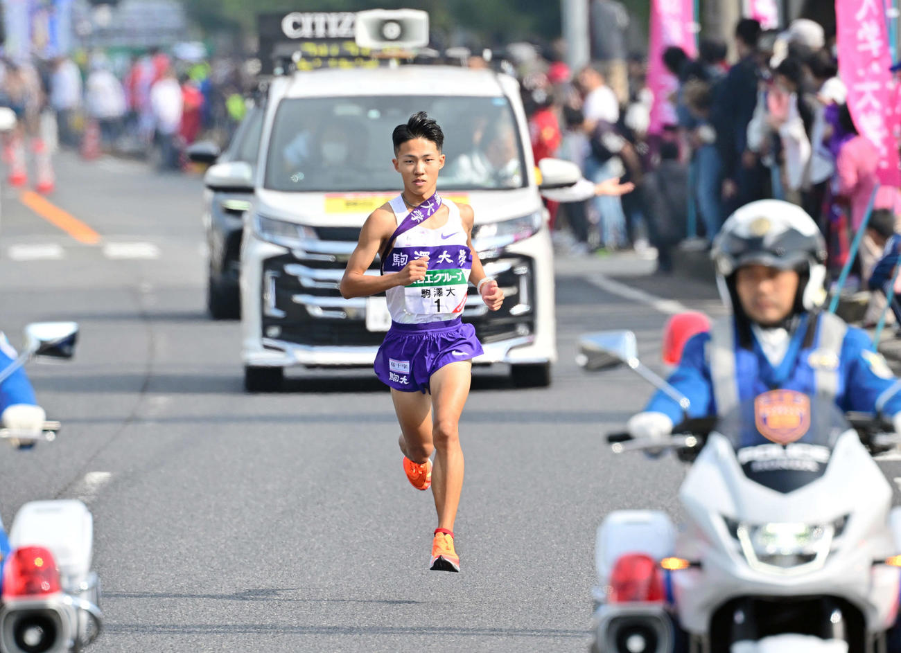 全日本大学駅伝　6区を走る駒大の安原太陽（代表撮影）
