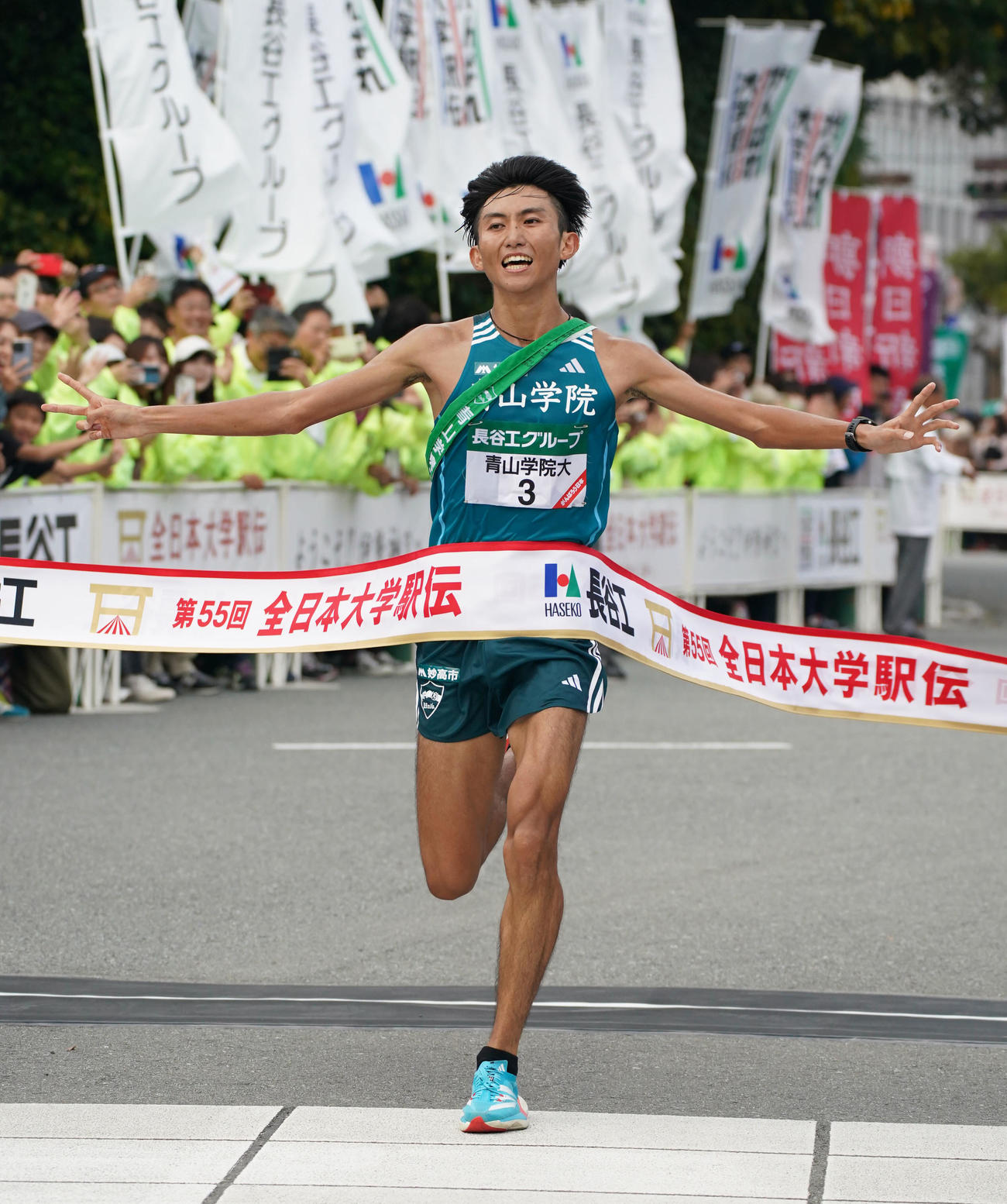 2位でゴールする青山学院大学・田中（撮影・森本幸一）