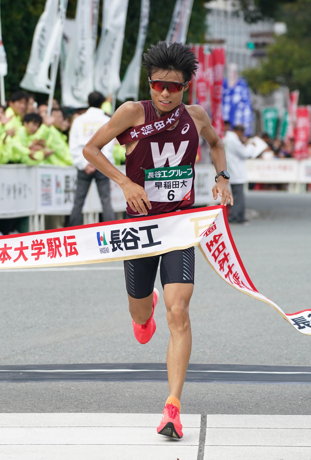 10位でゴールする早稲田・伊福（撮影・森本幸一）