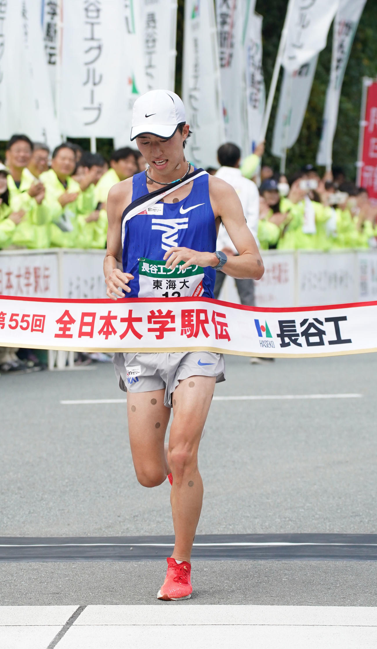 9位でゴールする東海・竹割（撮影・森本幸一）