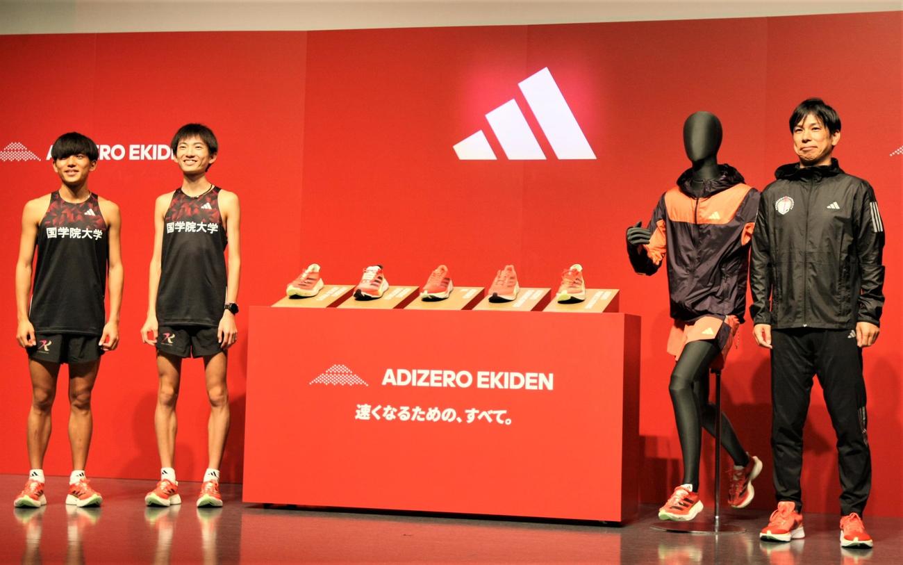 アディダスの新商品イベントに登場した国学院大・上原、平林、前田康弘監督（左から）（撮影・藤塚大輔）
