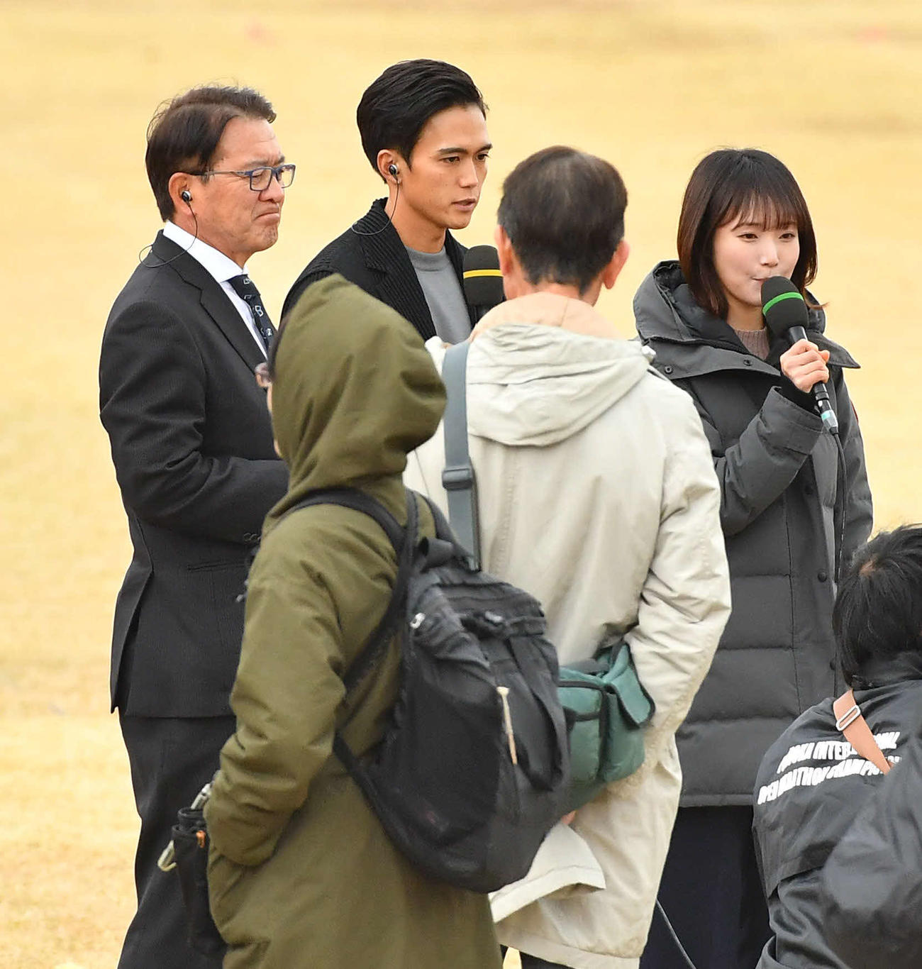 テレビの中継に出演する瀬古利彦氏（左）と大迫傑（撮影・岩下翔太）