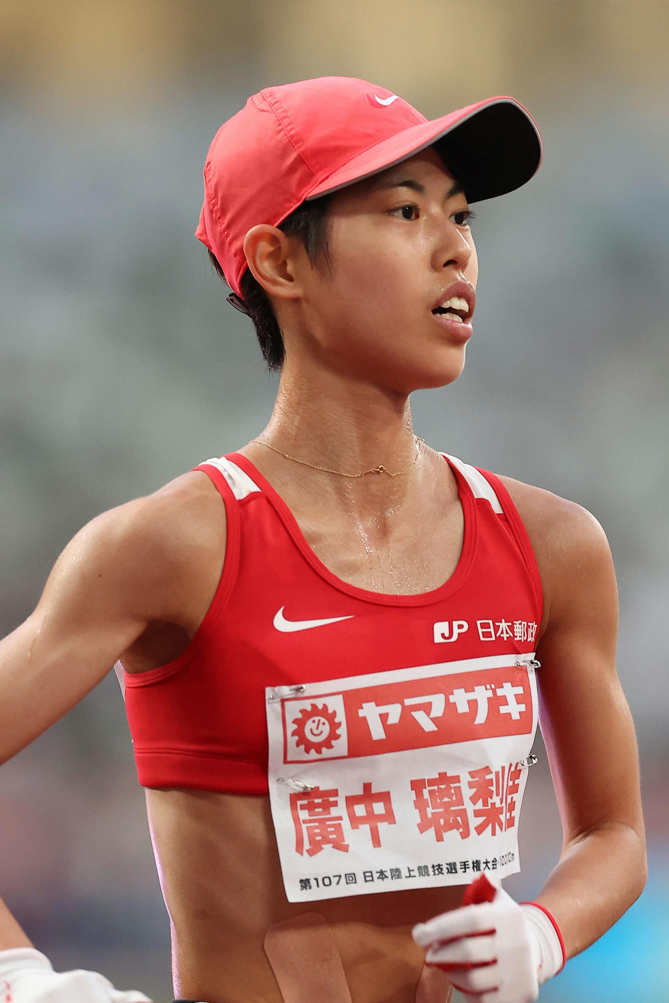 女子1万メートル　力走する広中（撮影・河田真司）