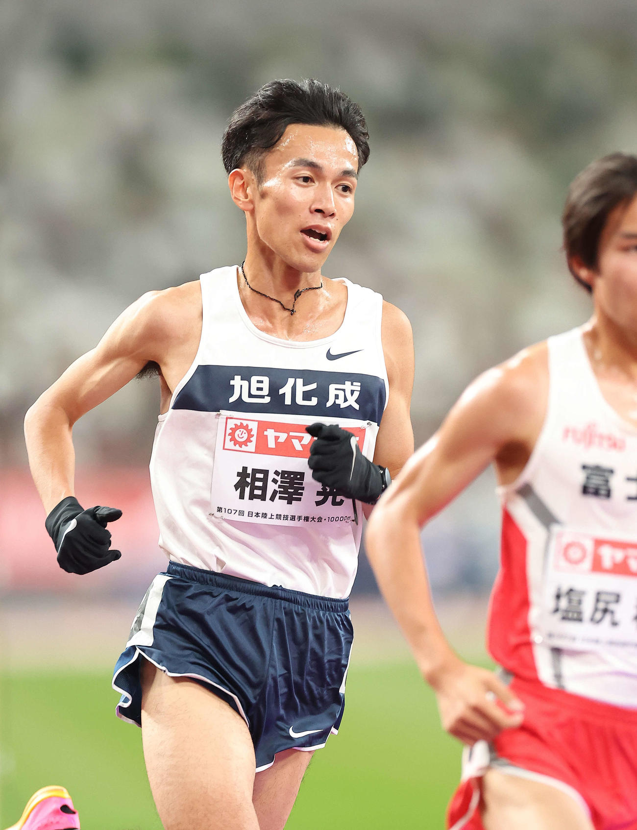 男子1万メートル　力走する相沢（撮影・河田真司）