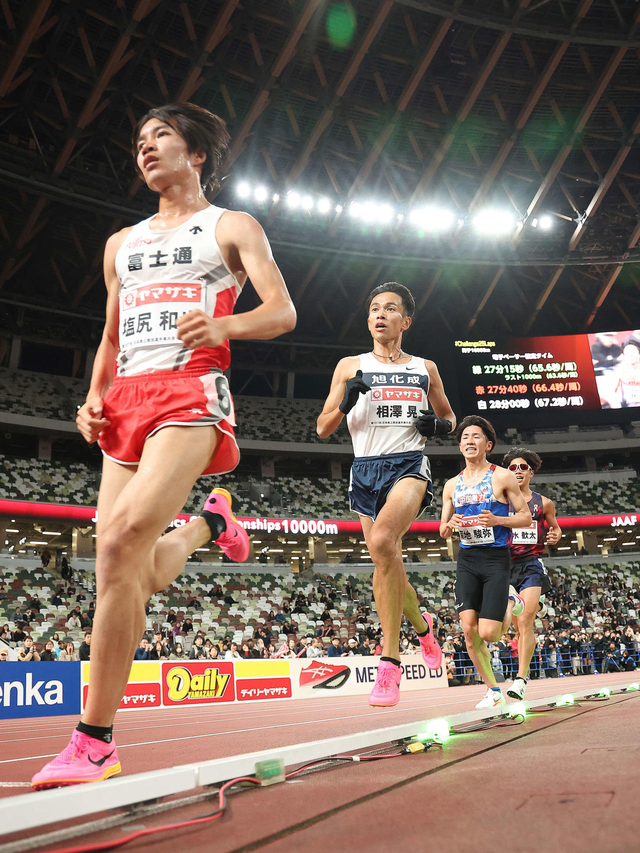 男子1万メートル　力走する相沢（撮影・河田真司）