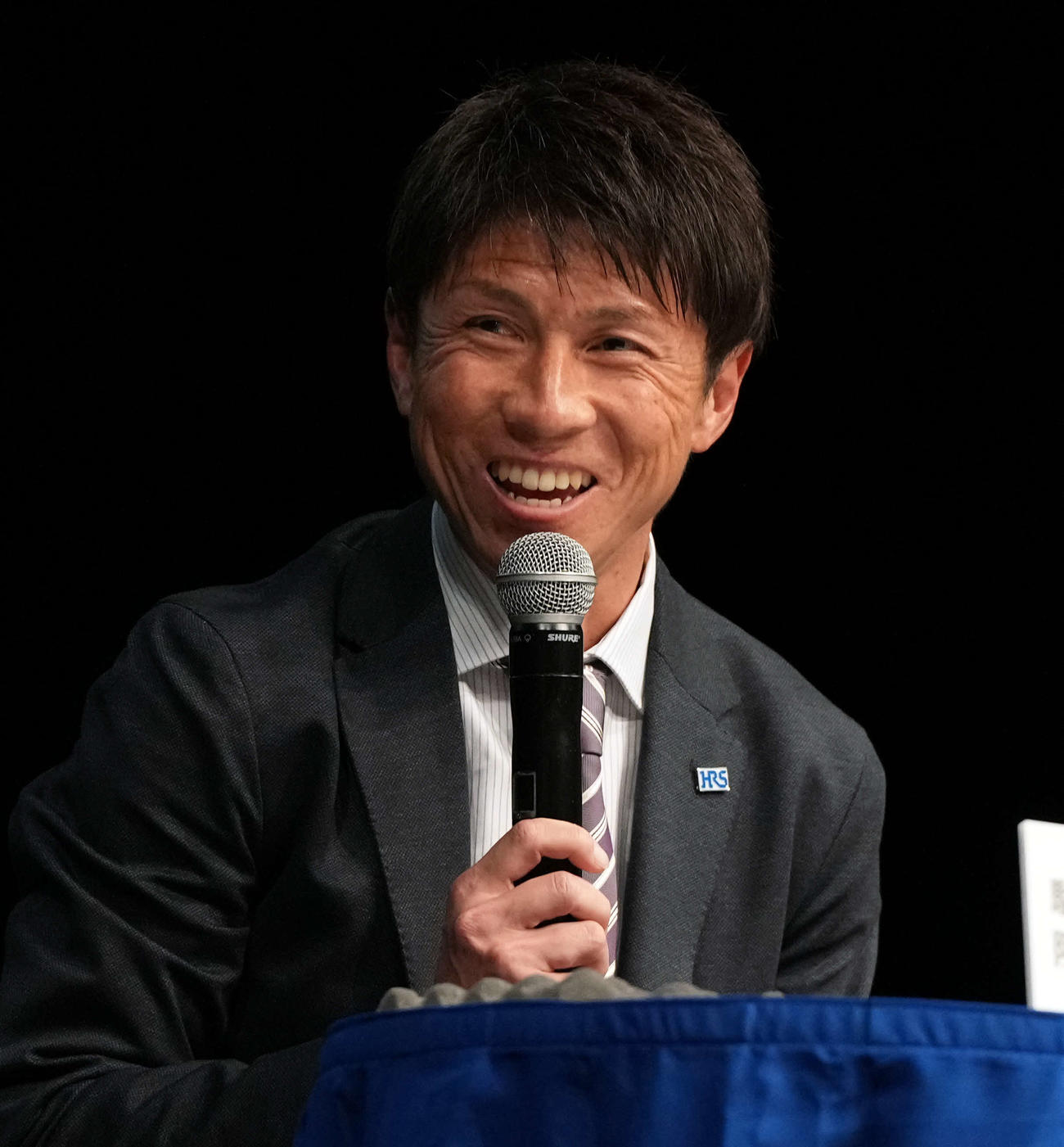 トークバトルで笑顔を見せる駒大・藤田監督（撮影・たえ見朱実）