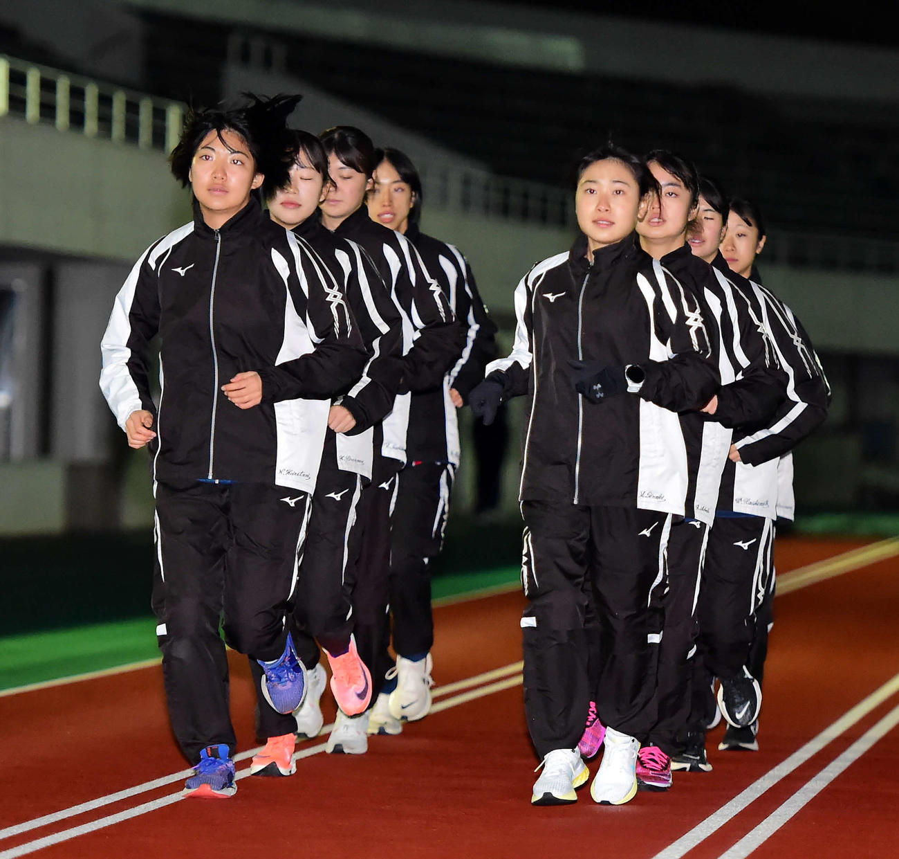 練習に取り組む新潟明訓メンバー