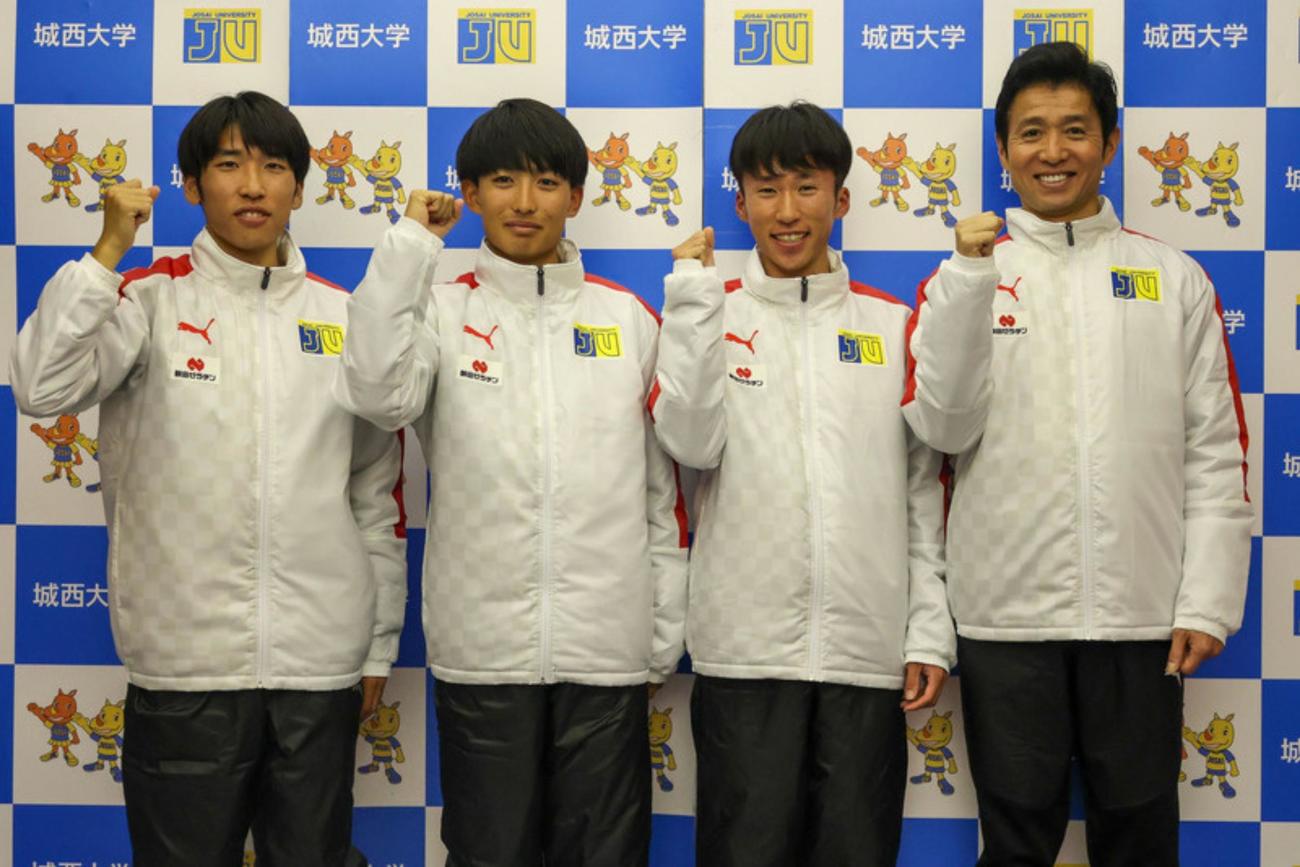 箱根駅伝へ向けたオンライン取材会に出席した城西大の選手たち。左から斎藤、野村、山本、櫛部監督（男子駅伝部提供）