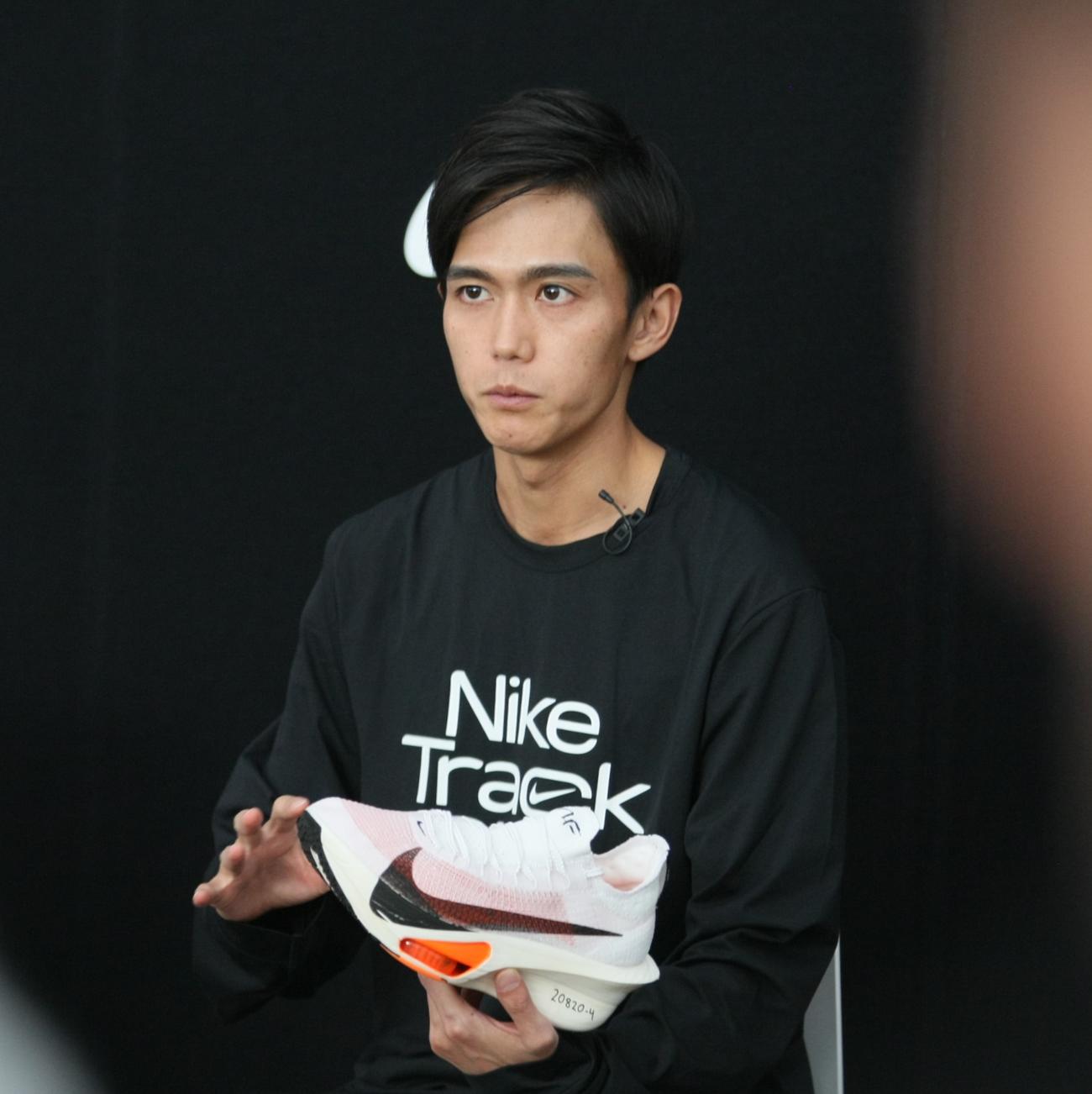 ナイキのシューズに関する取材会に出席した大迫（撮影・藤塚大輔）