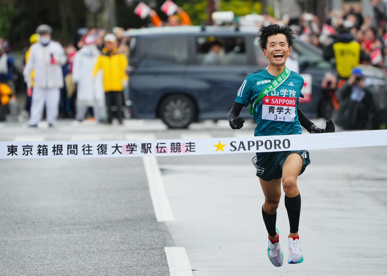 1位でゴールする青学大5区の若林（撮影・垰建太）