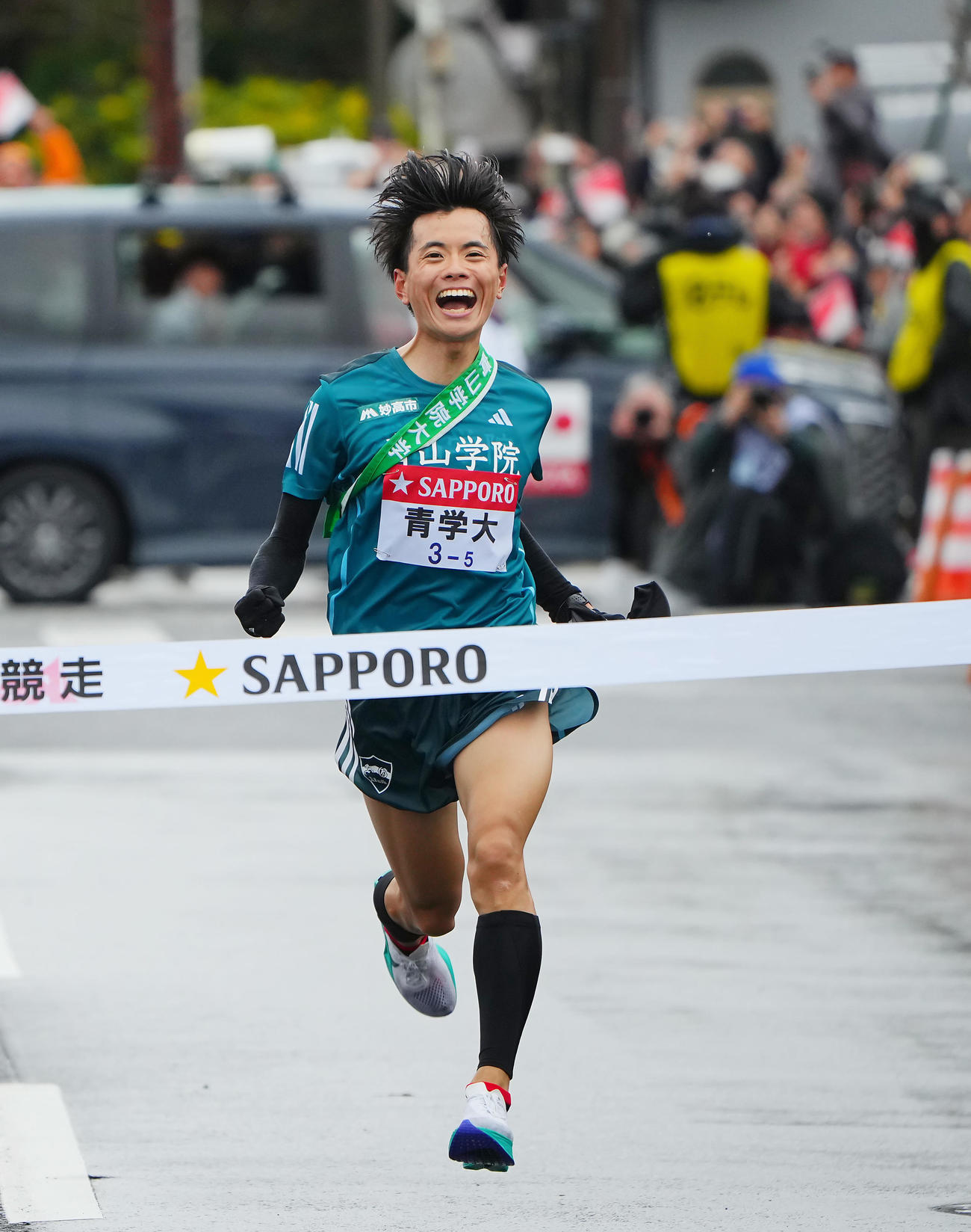 1位でゴールする青学大5区の若林（撮影・垰建太）
