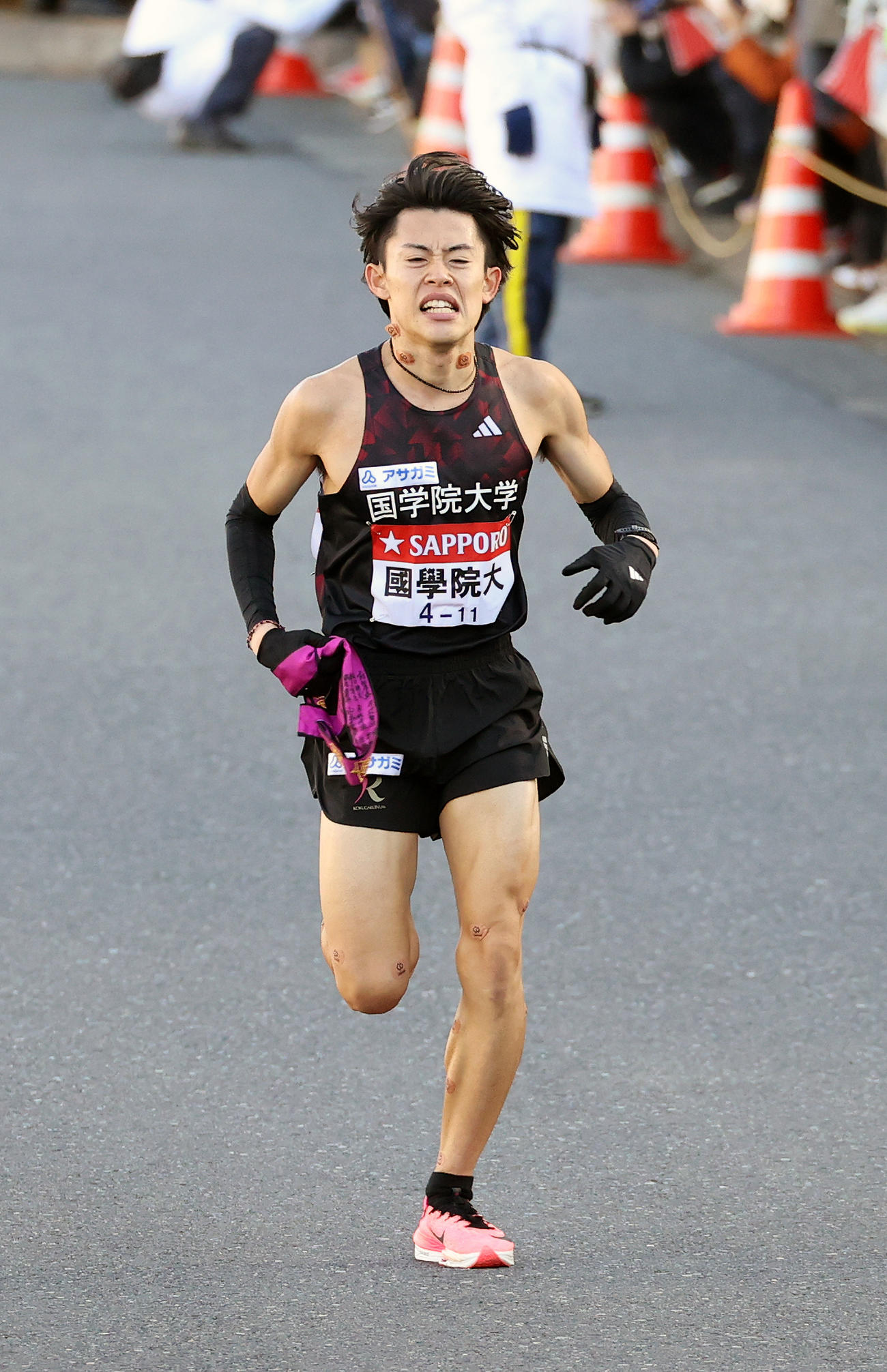 1区を走る国学院大1区伊地知（撮影・大野祥一）