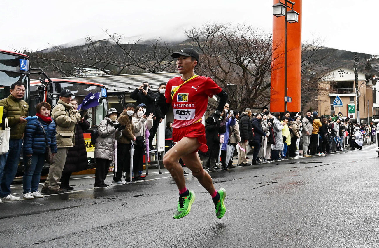 力走する城西大5区山本（撮影・滝沢徹郎）