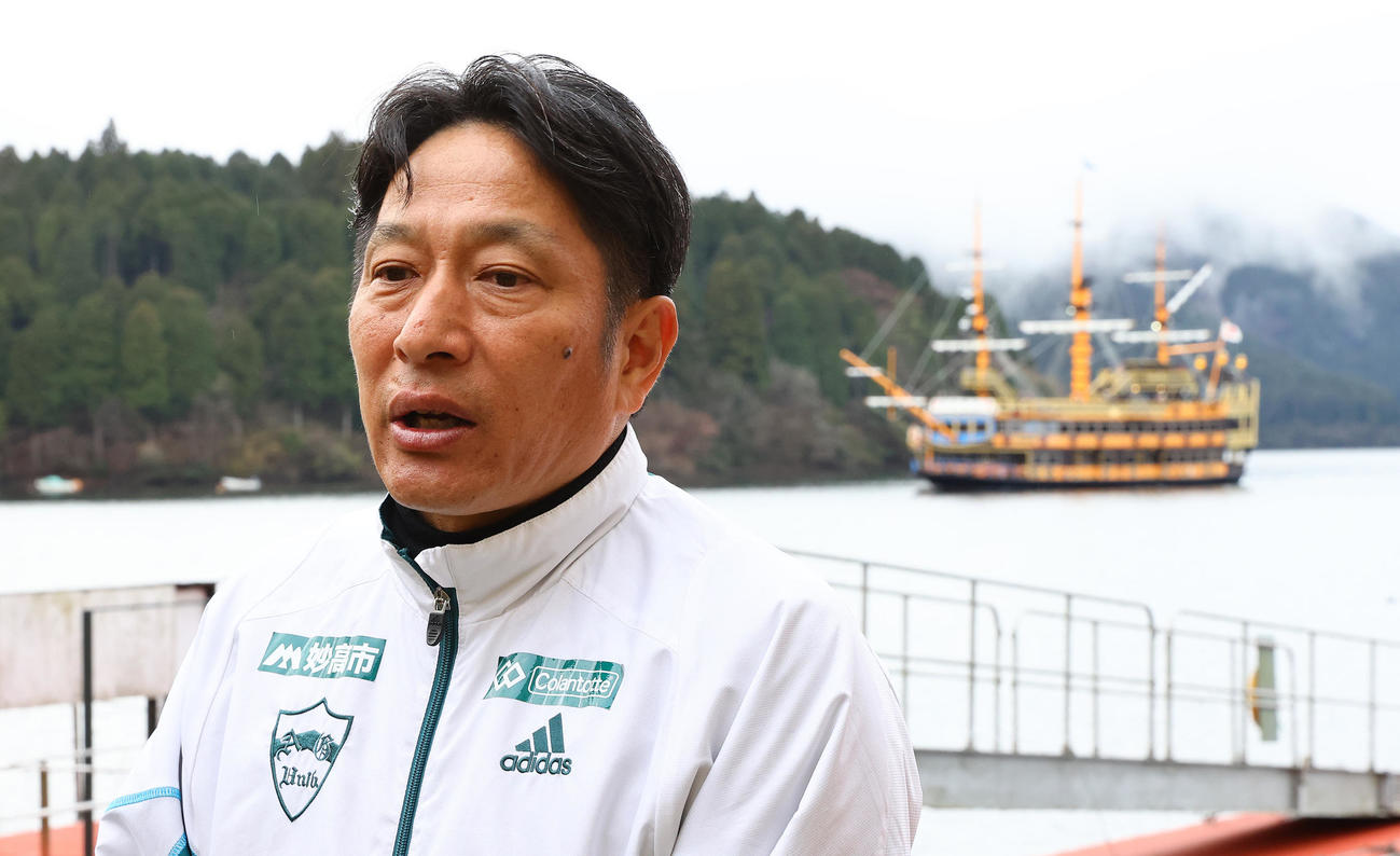 往路優勝し取材に応じる青学大・原監督（撮影・垰建太）