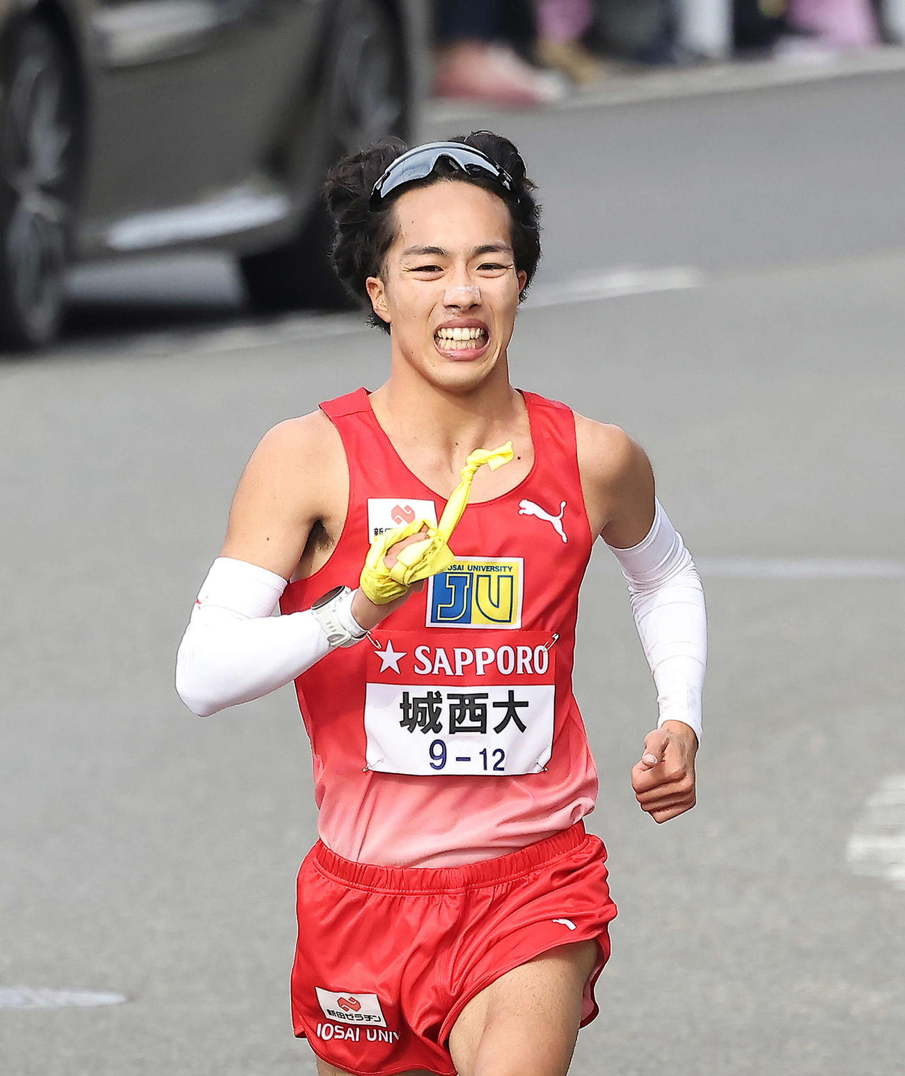 平塚中継所手前を力走する中大7区林（撮影・河田真司）