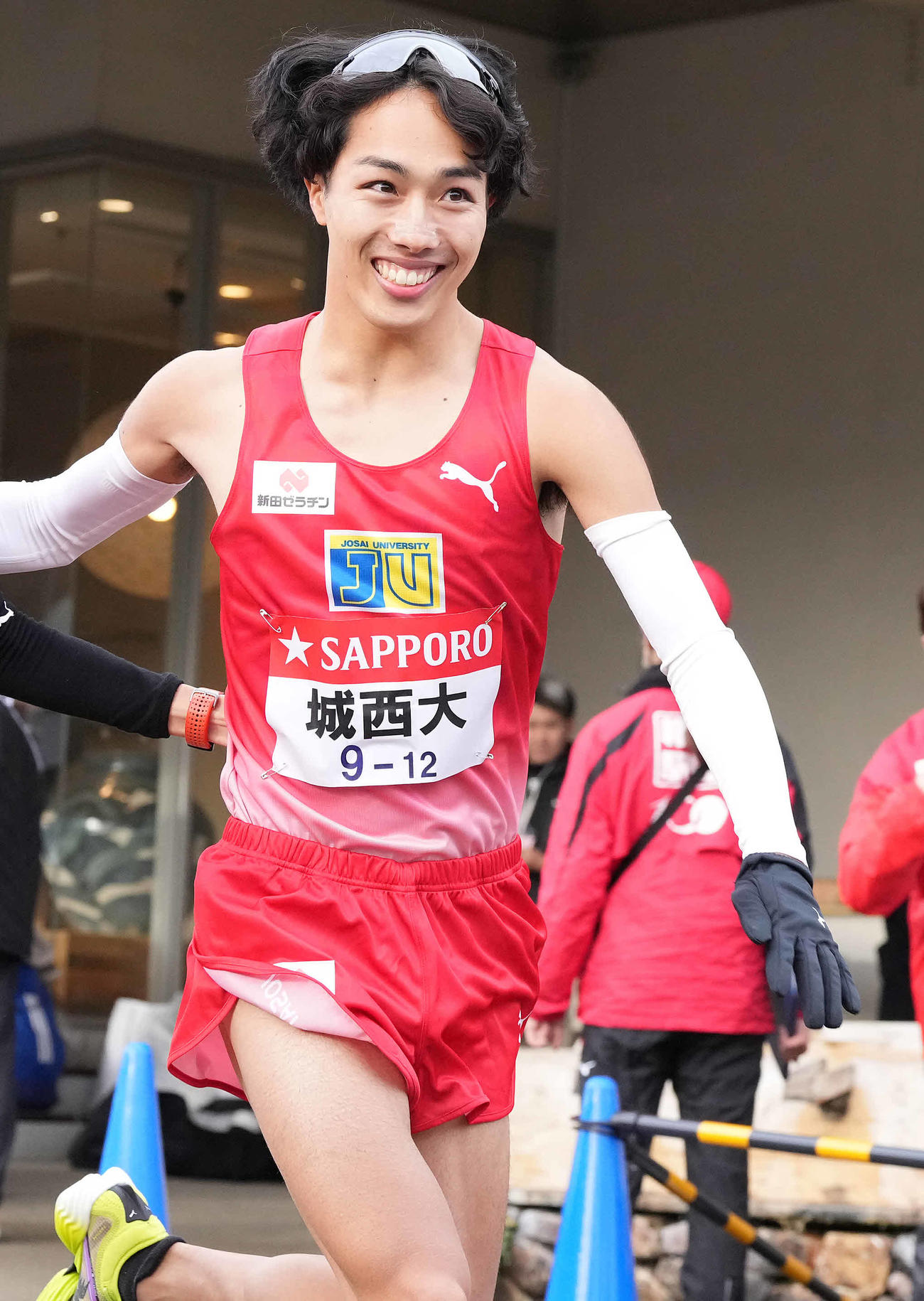小田原中継所を出発する城西大7区林（撮影・鈴木みどり）