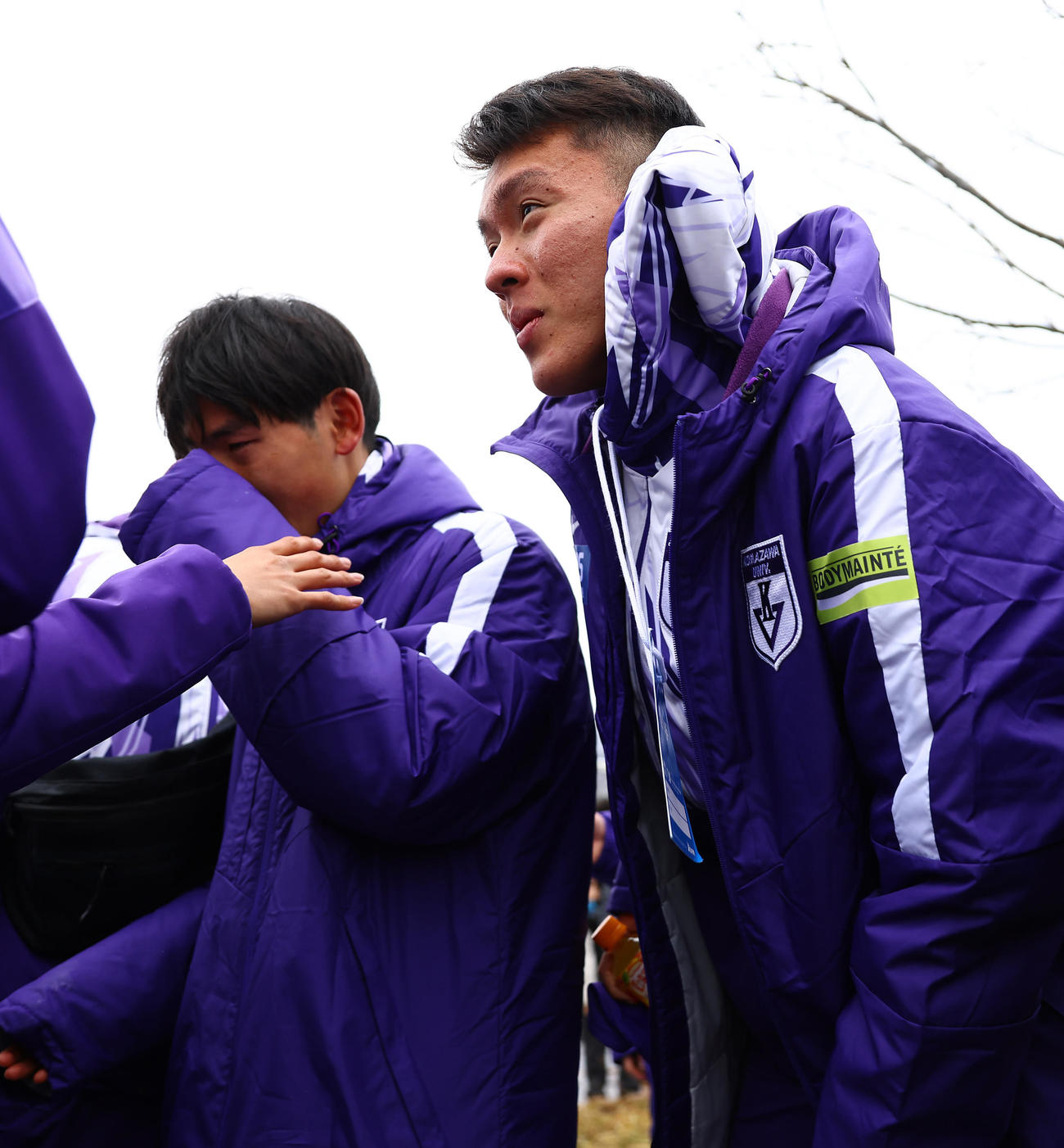 2位で往路を終え肩を落とす駒大・佐藤（手前）ら選手たち（撮影・垰建太）