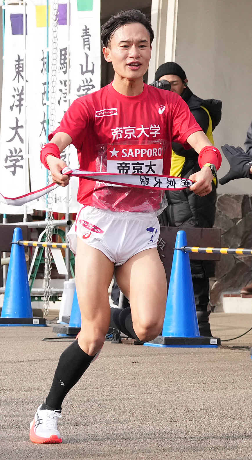 小田原中継所に到着した帝京大6区大吉（撮影・鈴木みどり）