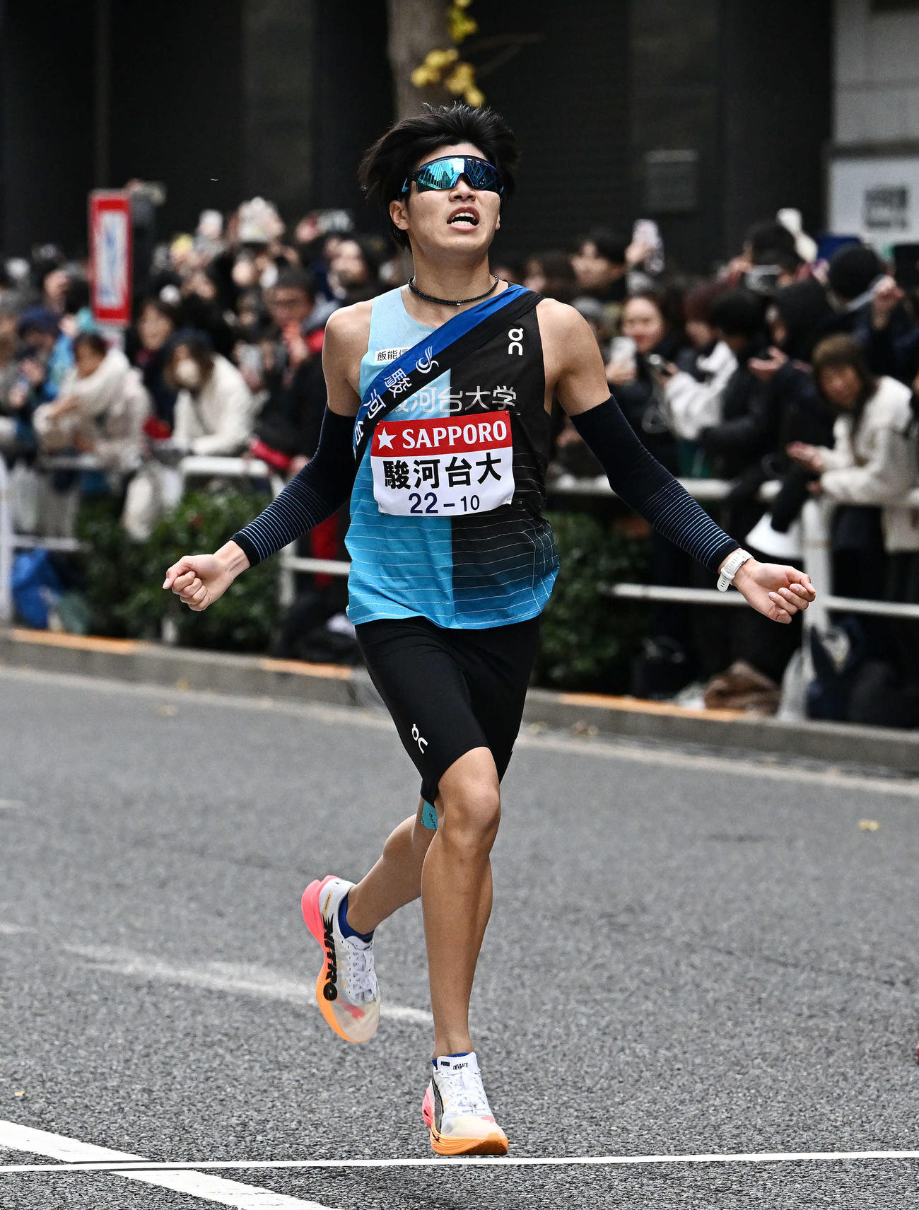 ゴールする駿河台大10区久保（撮影・滝沢徹郎）