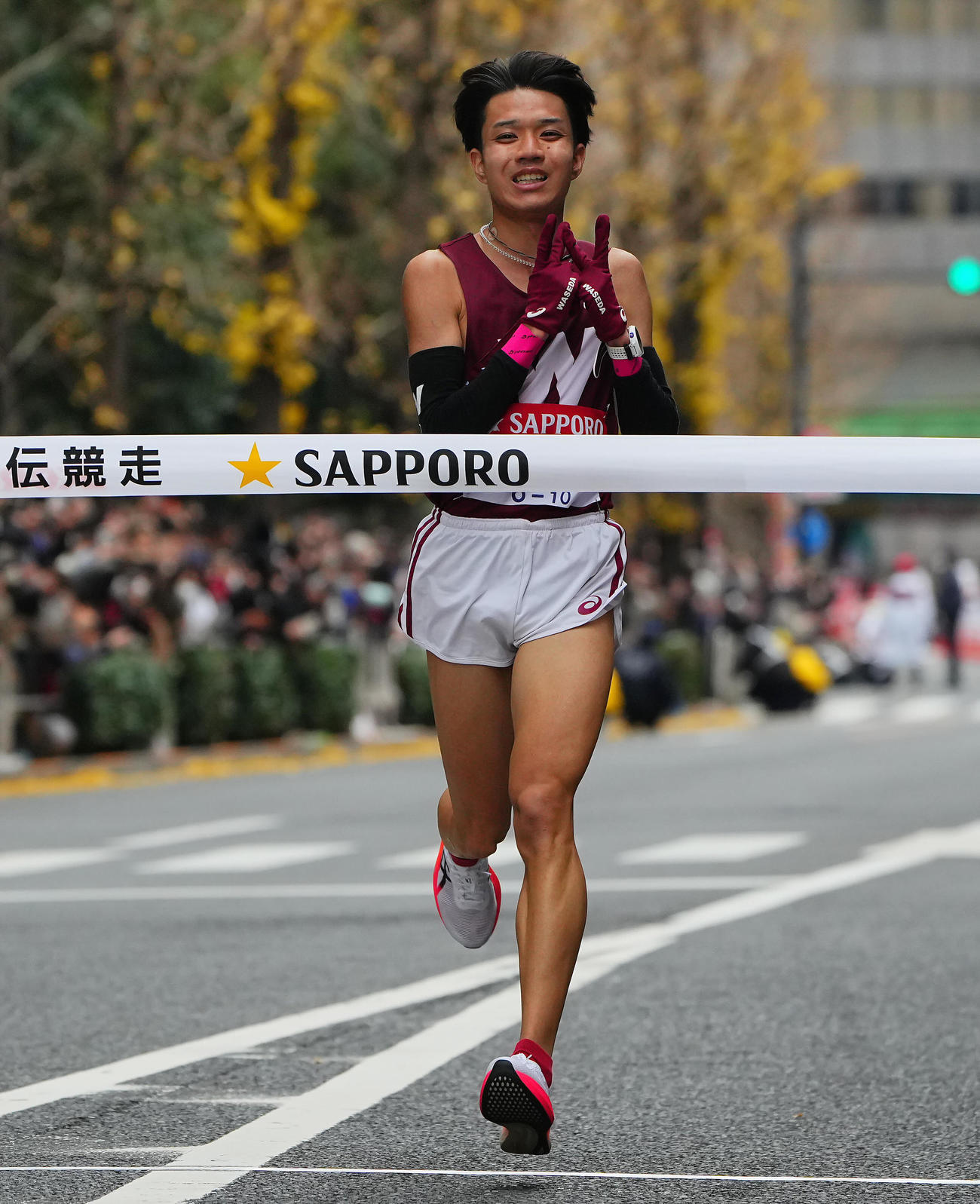 箱根駅伝　復路　総合7位でゴールする早大10区菅野（撮影・垰建太）
