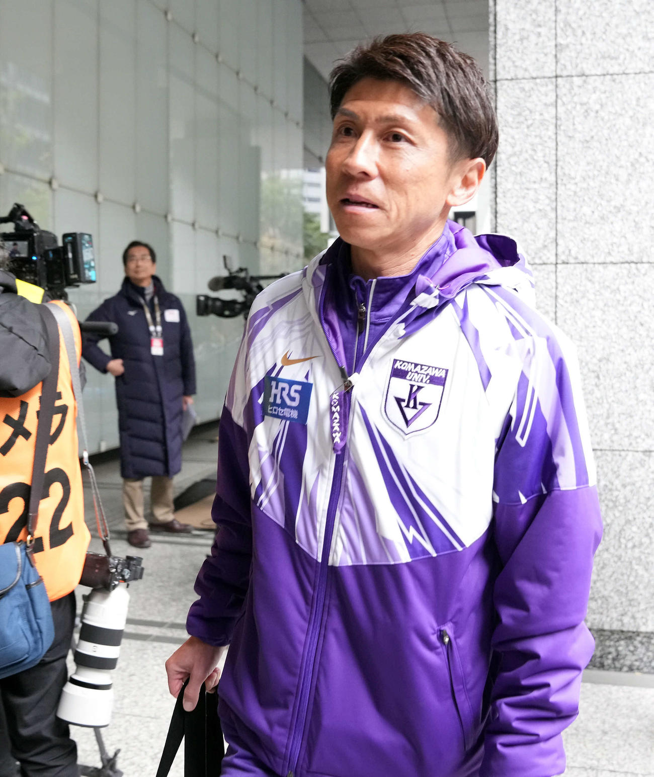 2位に終わり報道陣に対応する駒大・藤田監督（撮影・たえ見朱実）