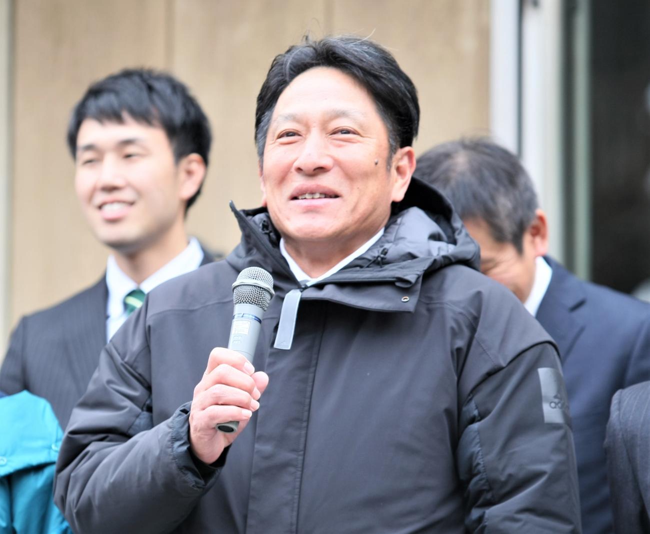 箱根駅伝優勝報告会で笑顔をみせる原晋監督（撮影・藤塚大輔）