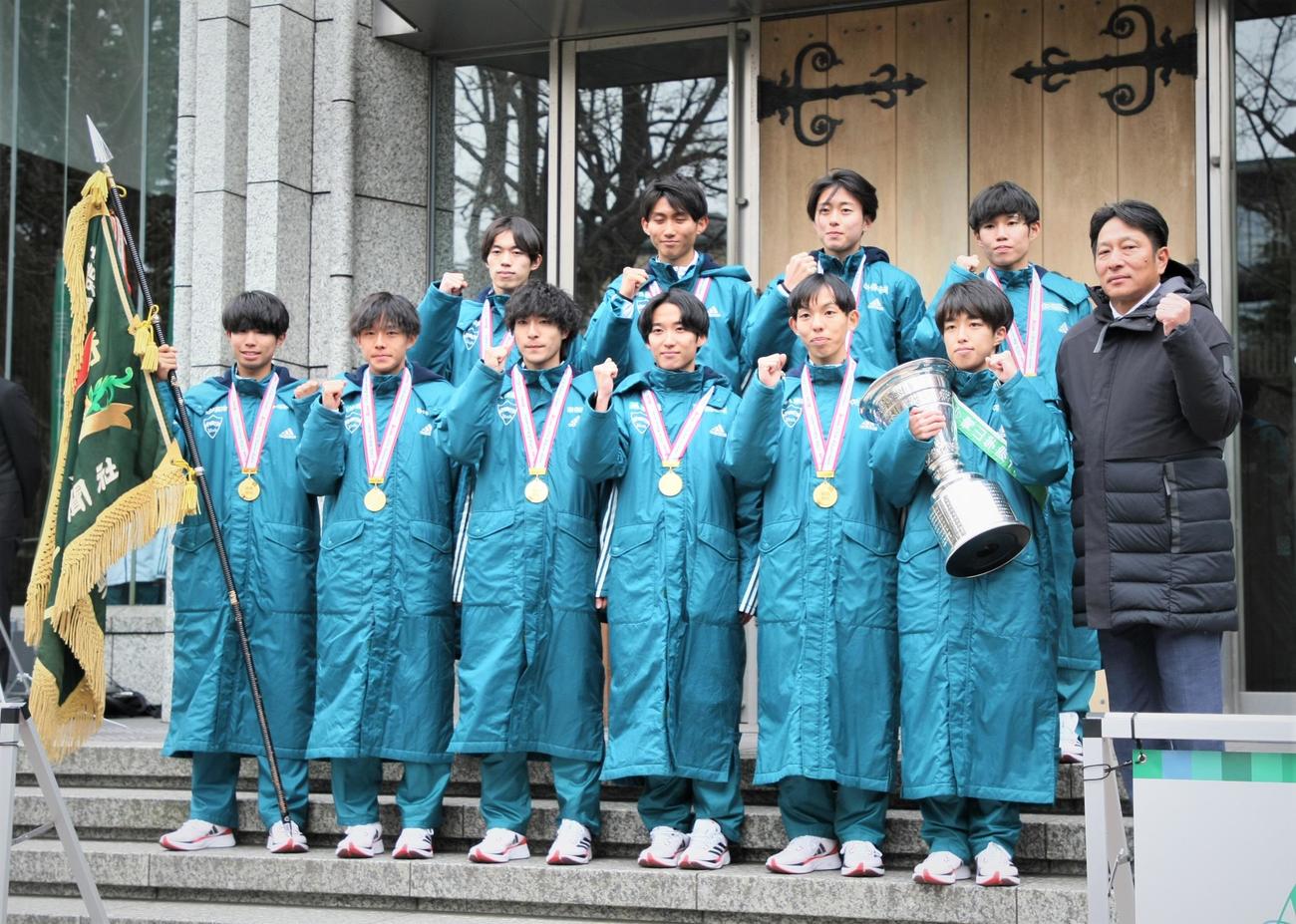 箱根駅伝優勝報告会に出席した青学大のメンバー（撮影・藤塚大輔）