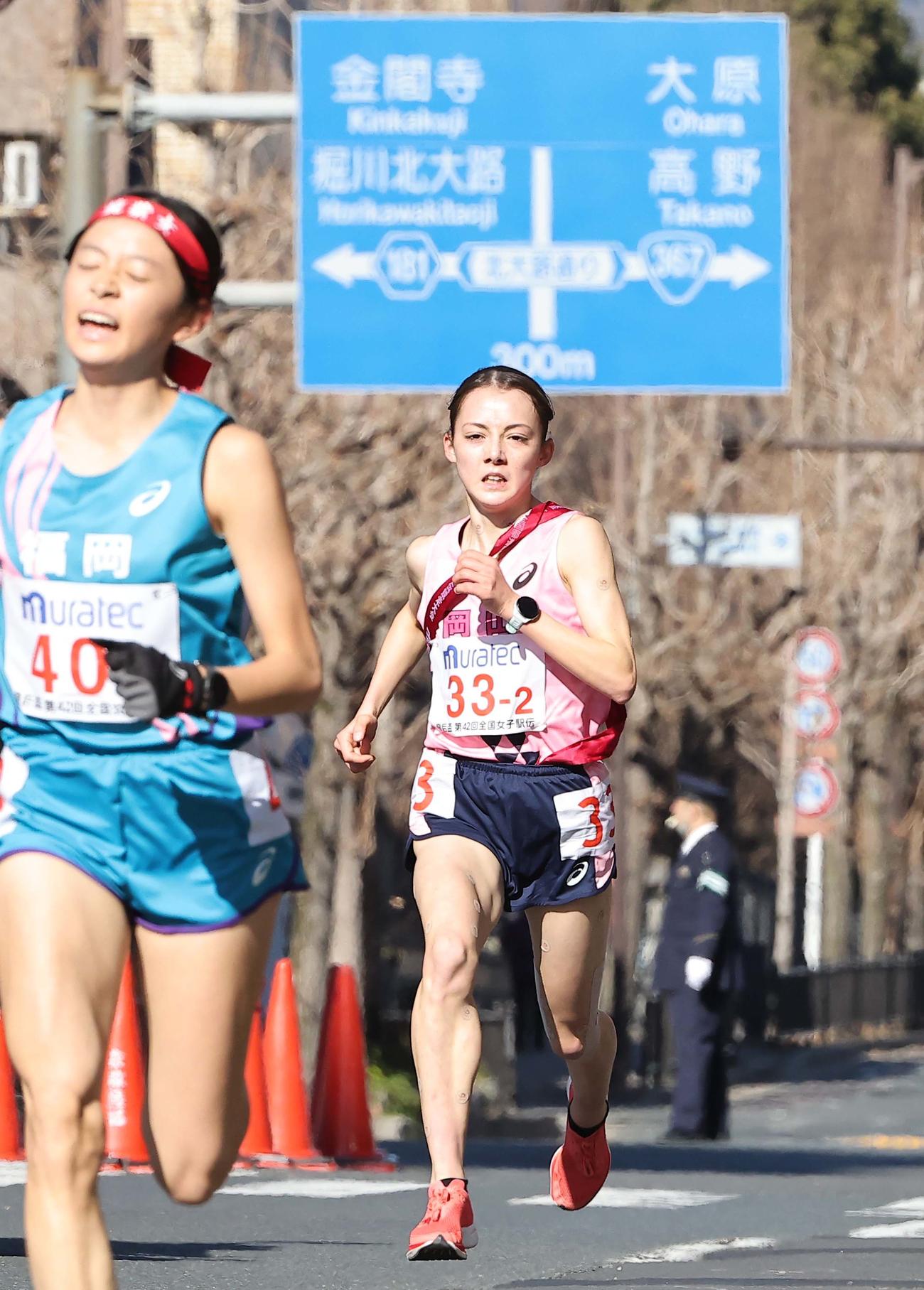 2区を走る岡山・ドルーリー朱瑛里（撮影・上田博志）