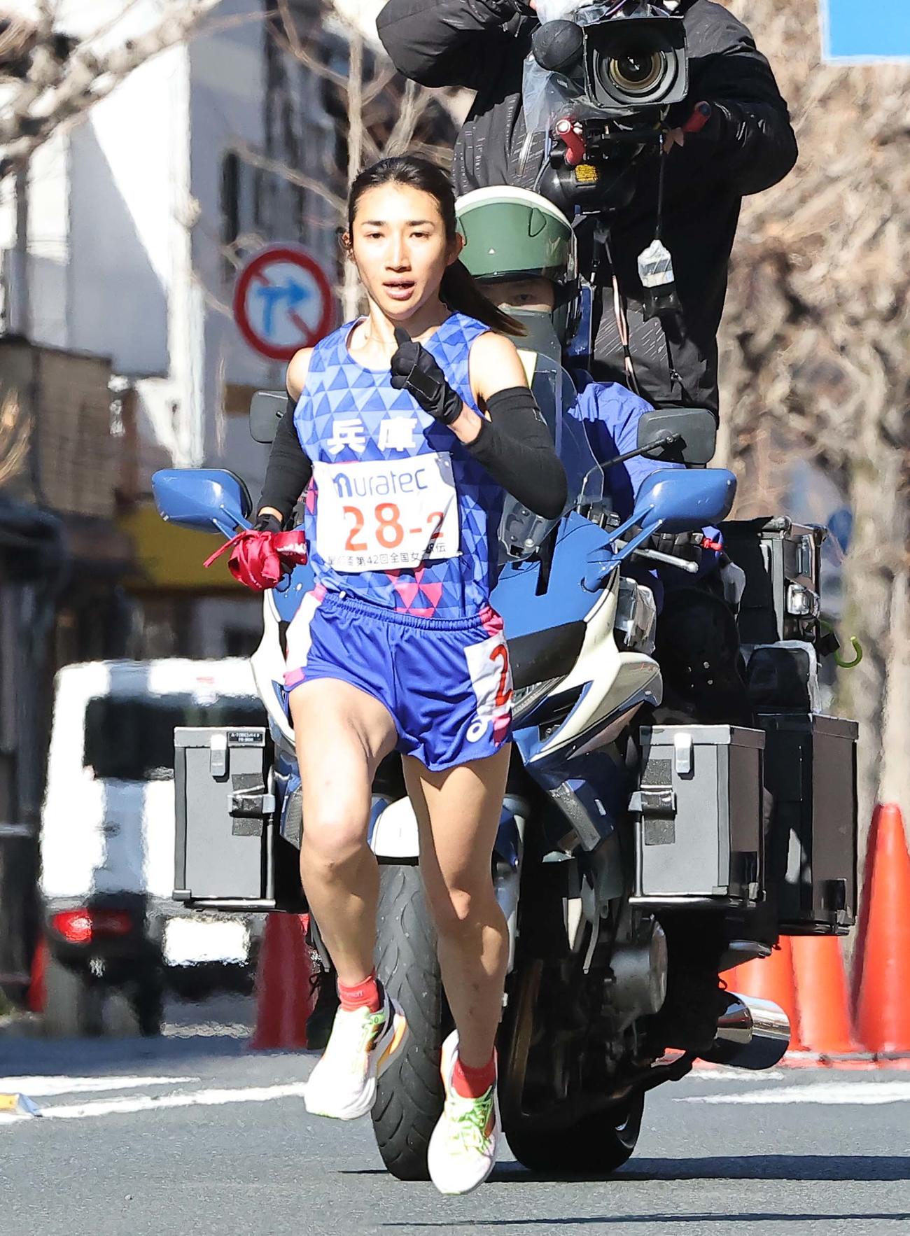 2区を走る兵庫・田中希実（撮影・上田博志）