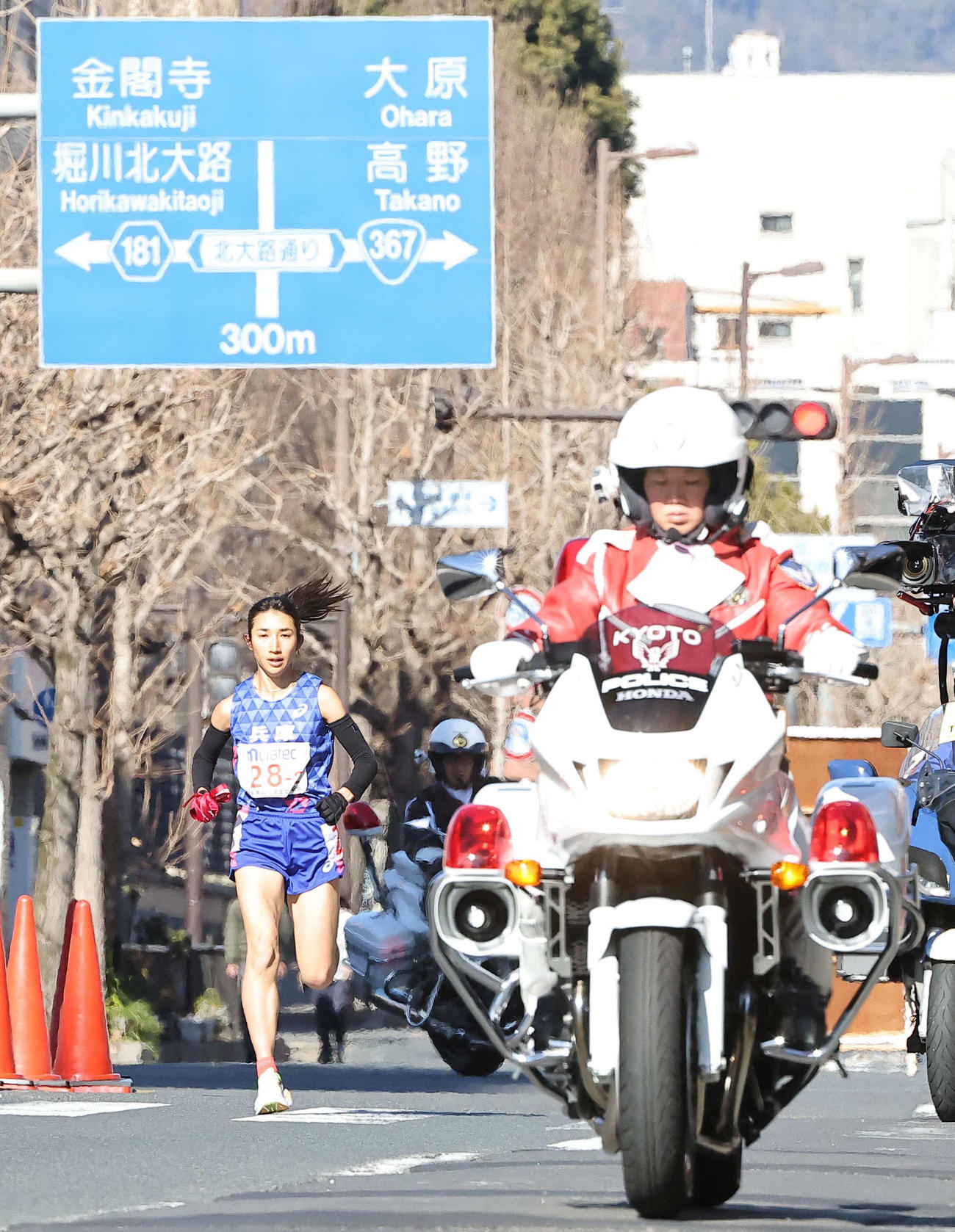 全国都道府県対抗女子駅伝で快走する兵庫2区の田中（撮影・上田博志）