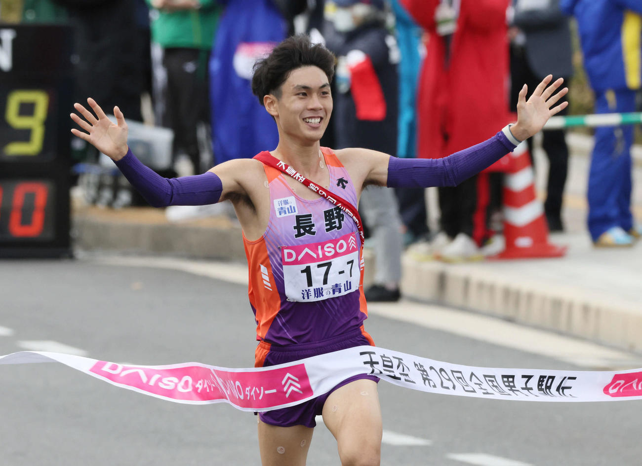 全国男子駅伝　優勝した長野7区アンカーの鈴木芽吹（撮影・加藤孝規）