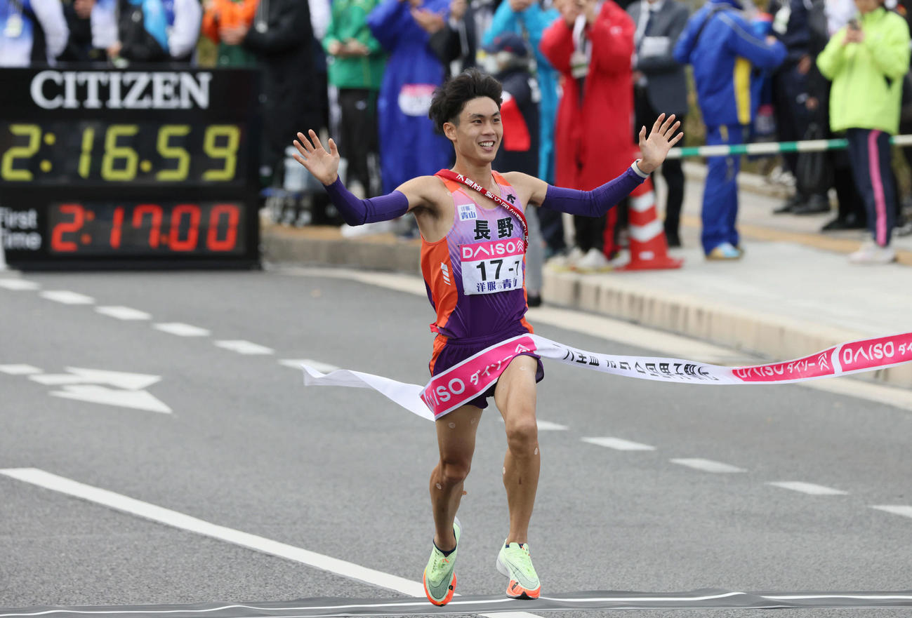 全国男子駅伝　優勝した長野7区アンカーの鈴木芽吹（撮影・加藤孝規）