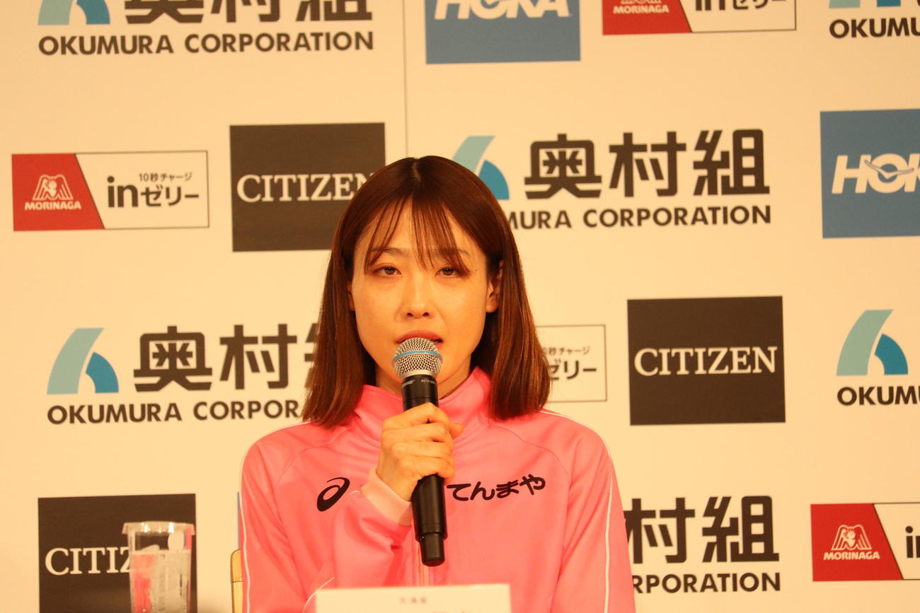 記者会見に出席した前田穂南（撮影・竹本穂乃加）＝2024年1月26日、大阪市内