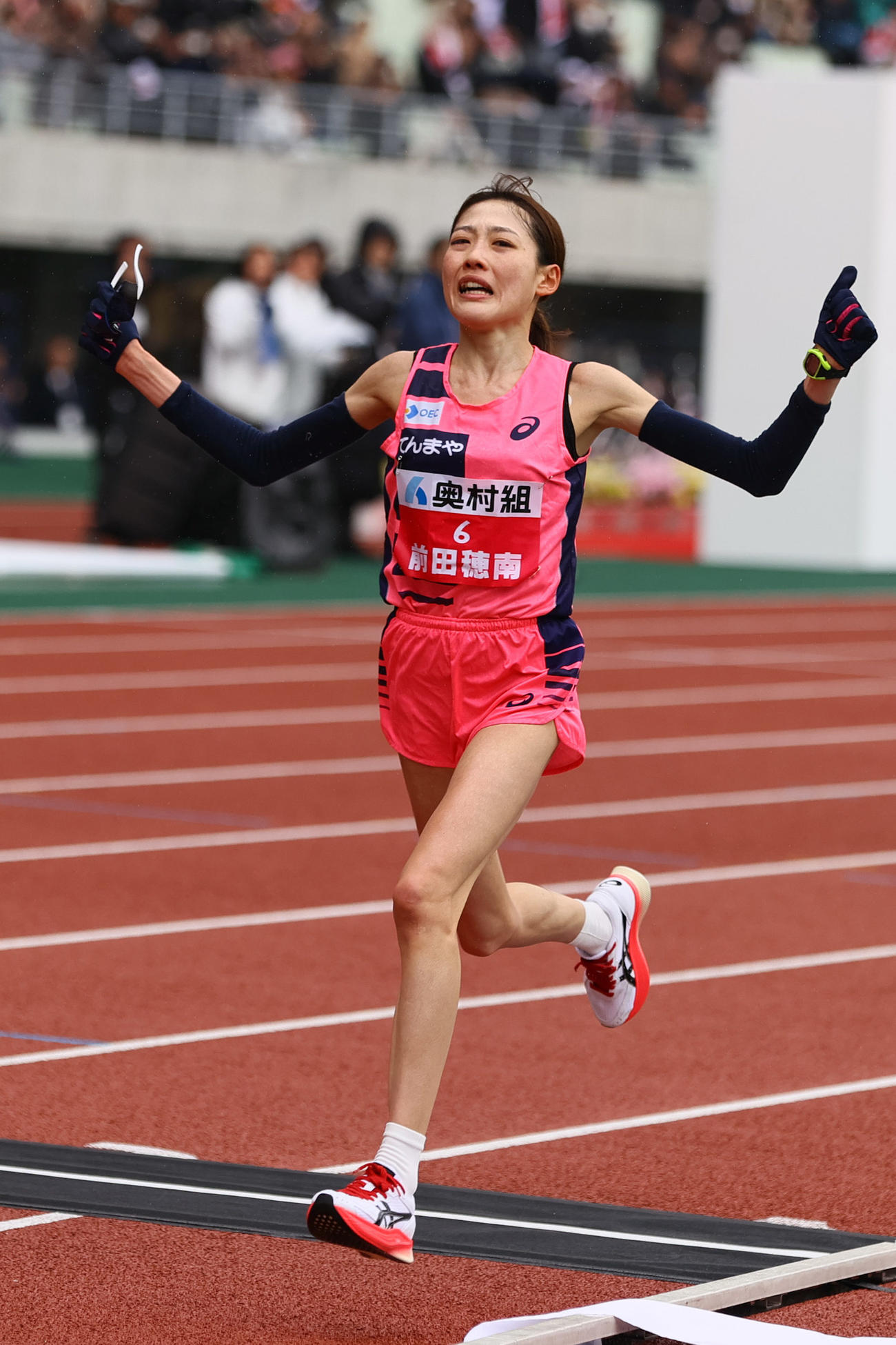 大阪国際女子マラソン　前田穂南は2時間18分59秒の日本記録でゴールする（撮影・上山淳一）