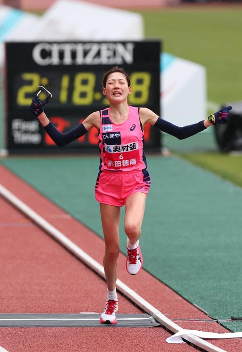 第43回大阪国際女子マラソン　日本新記録でゴールする前田穂南（撮影・前田充）