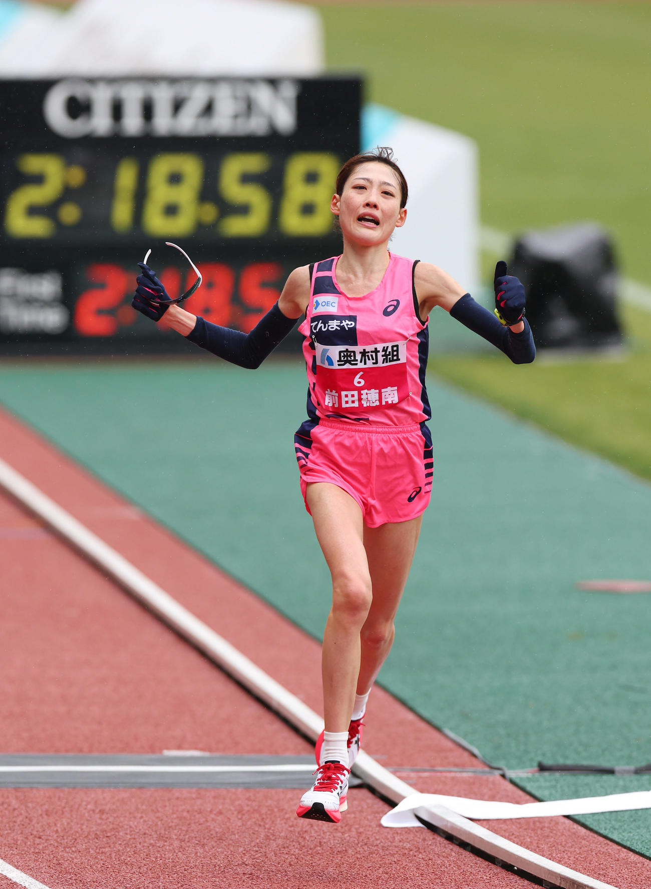 日本新記録でゴールする前田穂南（撮影・前田充）