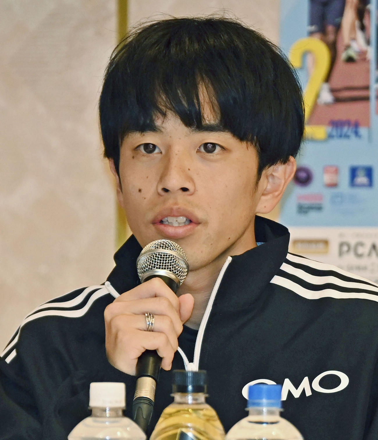 別府大分毎日マラソンを前に、記者会見で意気込みを語る下田裕太（共同）