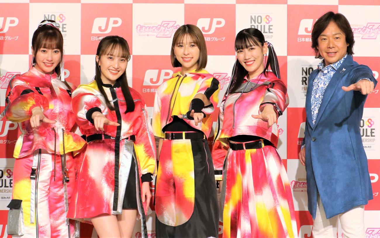 「カラダうごかせ！　ニッポン！」プロジェクト発足記者発表会に登壇したももいろクローバーZの佐々木彩夏、百田夏菜子、玉井詩織、高城れに、佐藤弘道（撮影・藤塚大輔）
