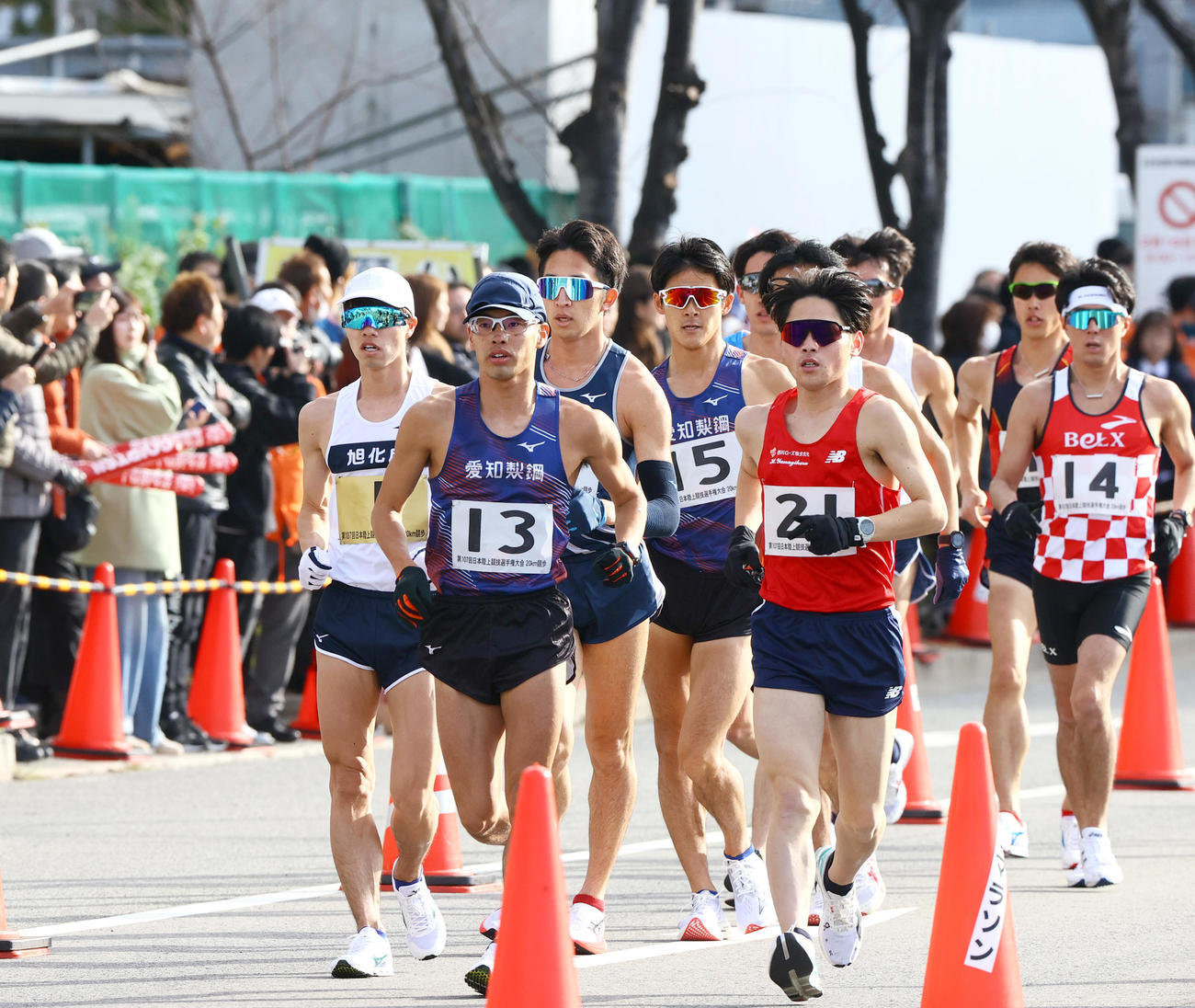 日本選手権男子20キロ競歩　パリ五輪を目指しレースする選手ら（撮影・上山淳一）