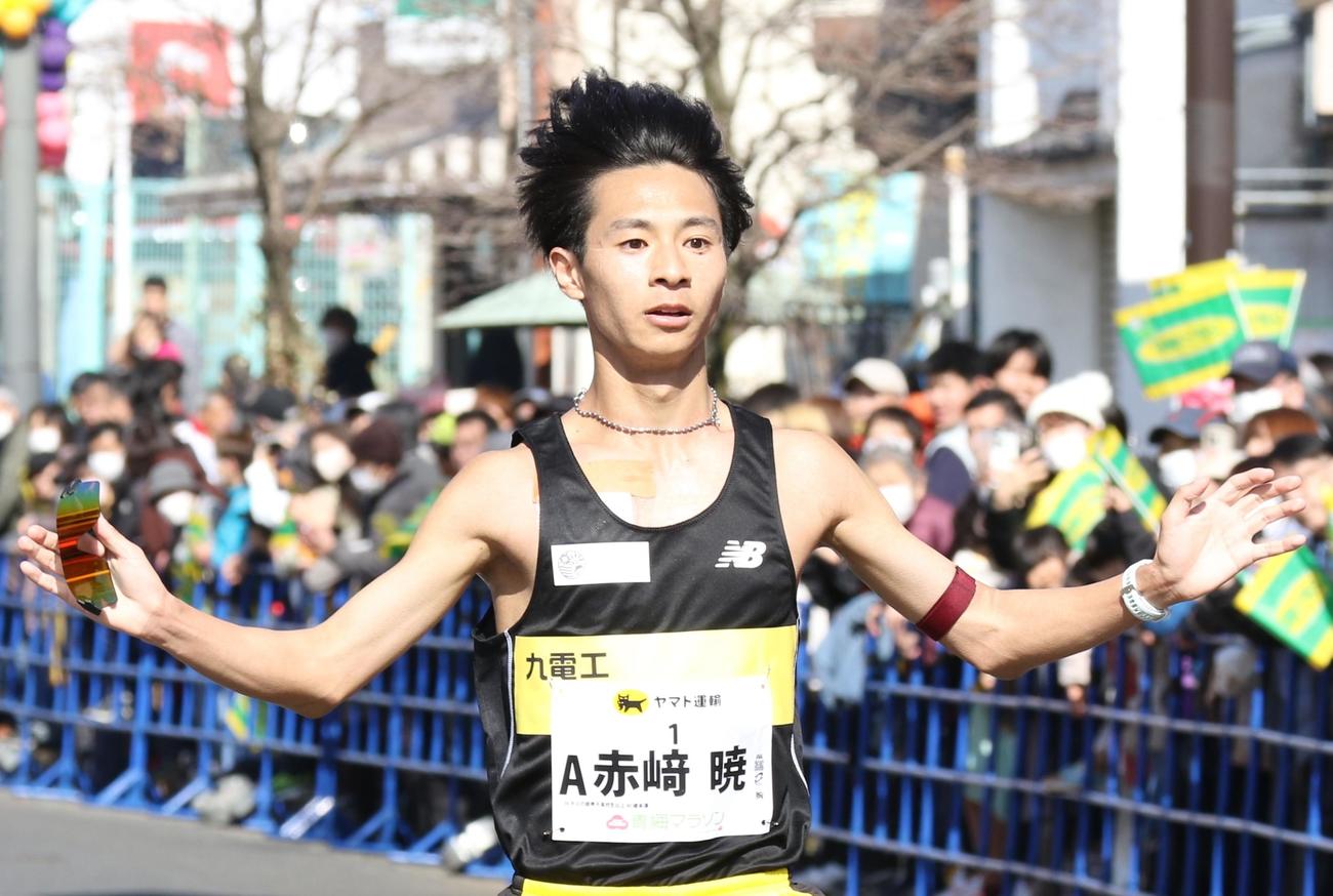 青梅マラソン男子30キロの部　優勝した赤崎（撮影・藤塚大輔）