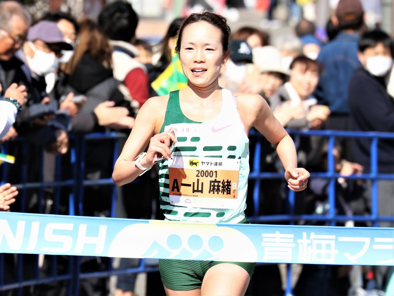 青梅マラソン女子30キロの部　優勝した一山（撮影・藤塚大輔）