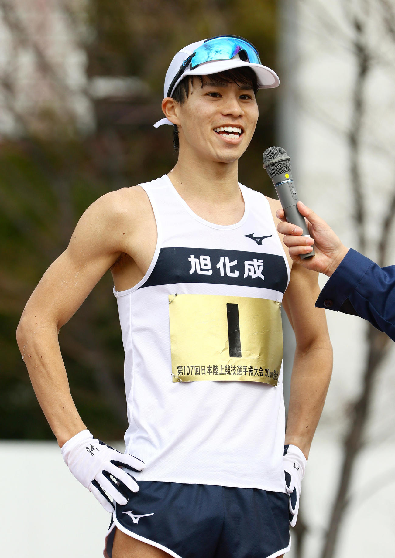 優勝し笑顔を見せる池田向希（撮影・上山淳一）