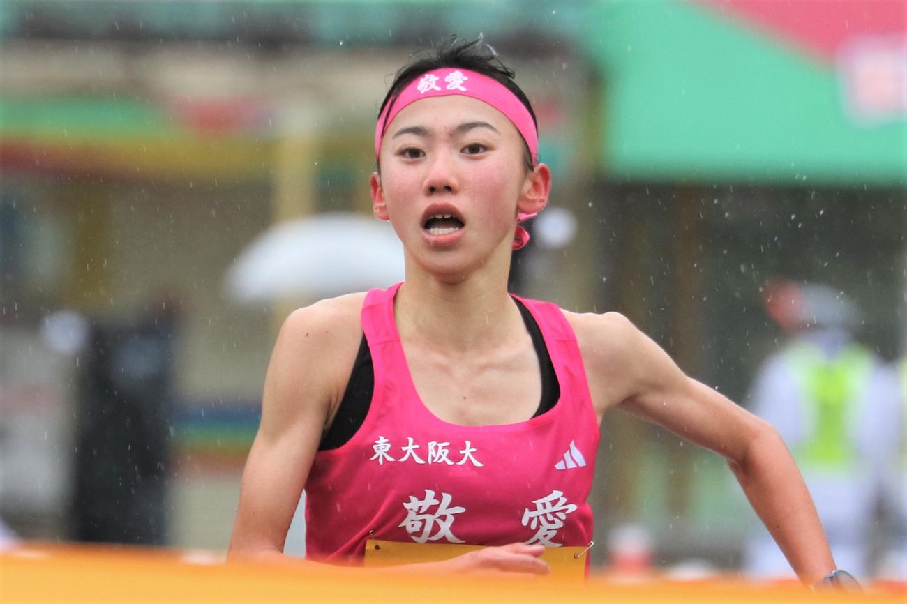 「ADIDAS TOKYO CITY RUN 2024」の招待レース女子5キロに臨む東大阪大敬愛・久保（撮影・藤塚大輔）