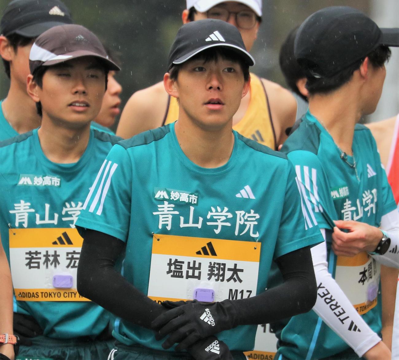 「ADIDAS TOKYO CITY RUN 2024」の招待男子5キロに臨む青学大・塩出（撮影・藤塚大輔）