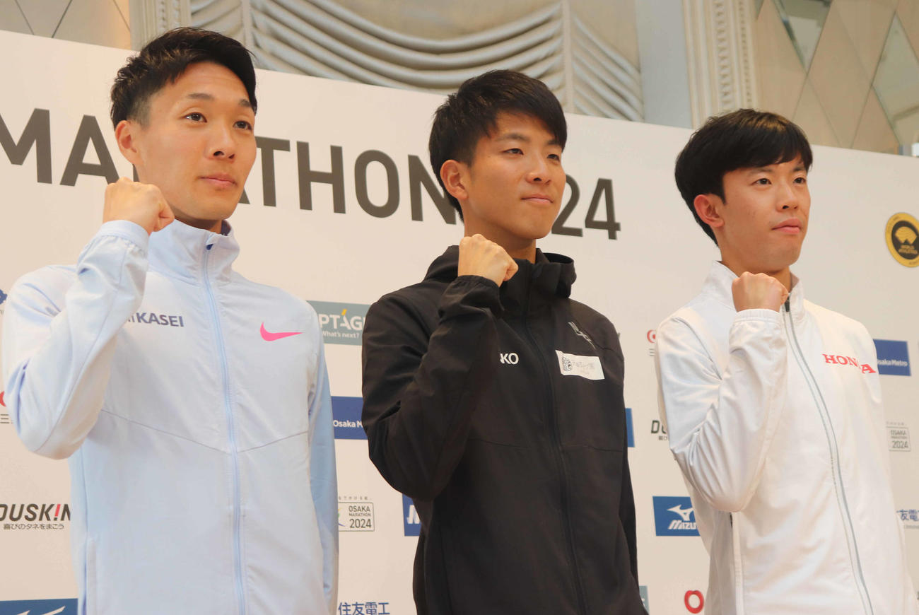 大阪マラソンの会見に出席した3人。左から土方英和、大塚祥平、小山直城（2024年2月23日撮影）