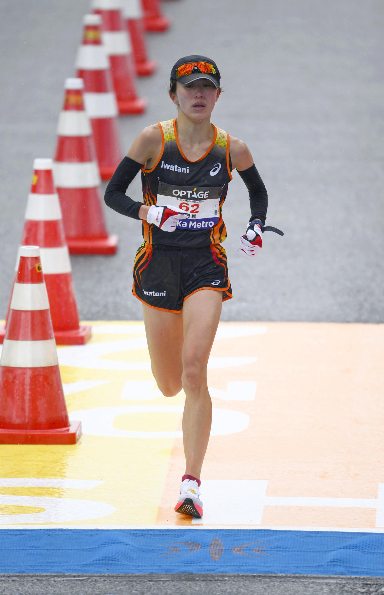 女子の日本勢トップとなる5位でゴールする川村楓（共同）