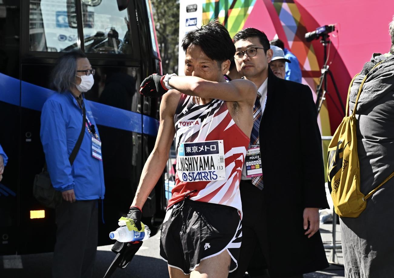 ゴール後、悔し涙を流す西山雄（撮影・滝沢徹郎）