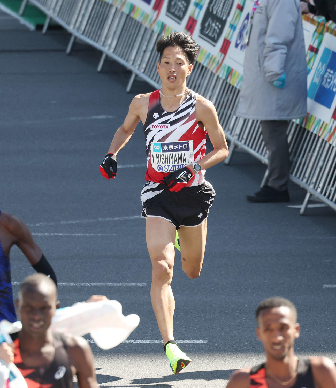 日本人トップでゴールする西山（撮影・宮地輝）