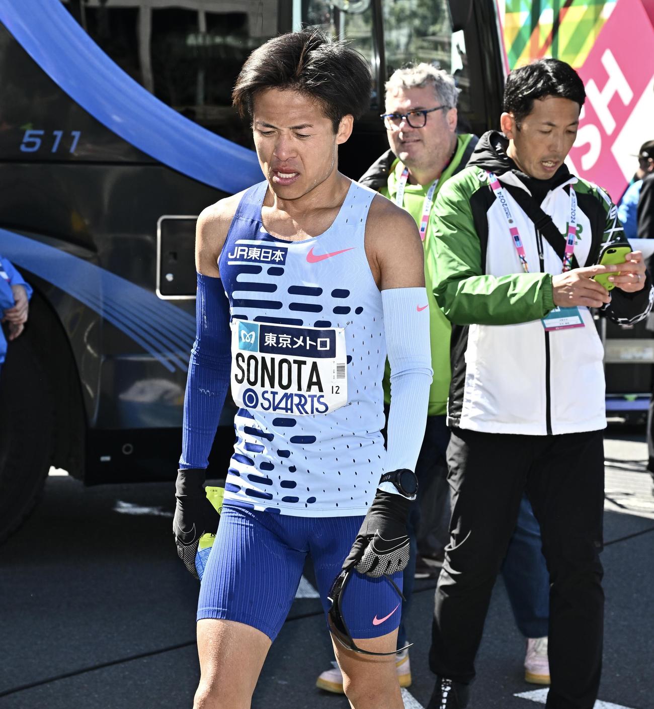 ゴール後、厳しい表情の其田健也